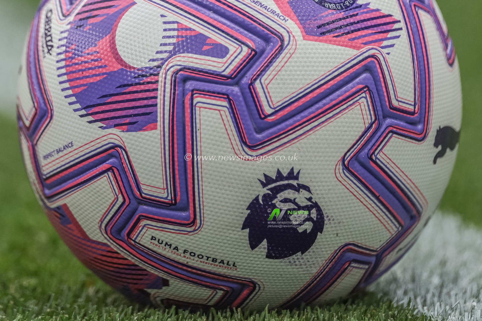 Premier League badge on the official Puma football match ball during the Pre-season friendly match Everton vs A.S. Roma at Hill Dickinson Stadium, Liverpool, United Kingdom, 9th August 2025

(Photo by Mark Cosgrove/News Images)