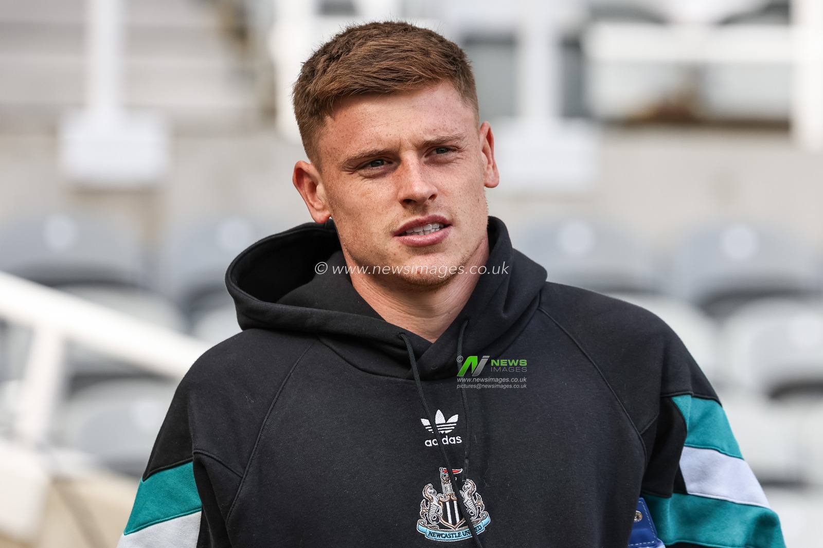 Harvey Barnes of Newcastle United arrives during the Premier League match Newcastle United vs Manchester United at St. James's Park, Newcastle, United Kingdom, 13th April 2025

(Photo by Mark Cosgrove/News Images)