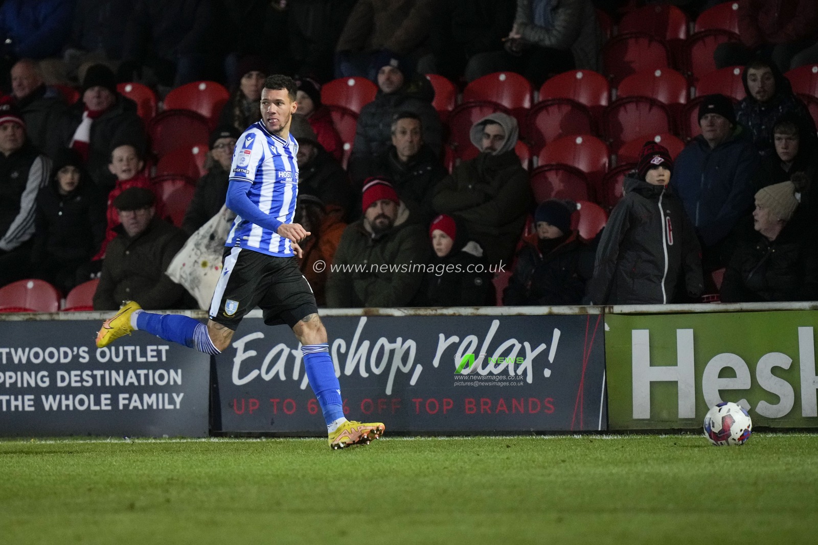 Marvin Johnson #18 of Sheffield Wednesday looks downfield during the Sky Bet League 1 match Fleetwood Town vs Sheffield Wednesday at Highbury Stadium, Fleetwood, United Kingdom, 26th December 2022

(Photo by Steve Flynn/News Images)