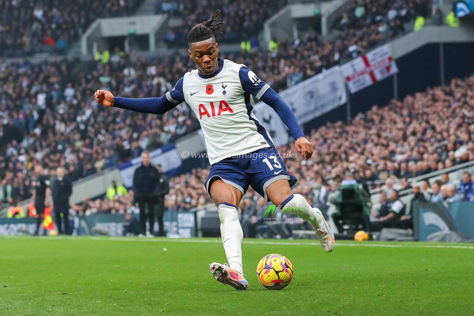 Destiny Udogie of Tottenham Hotspur crosses the ball during the Premier League match Tottenham Hotspur vs Ipswich Town at Tottenham Hotspur Stadium, London, United Kingdom, 10th November 2024

(Photo by Izzy Poles/News Images)