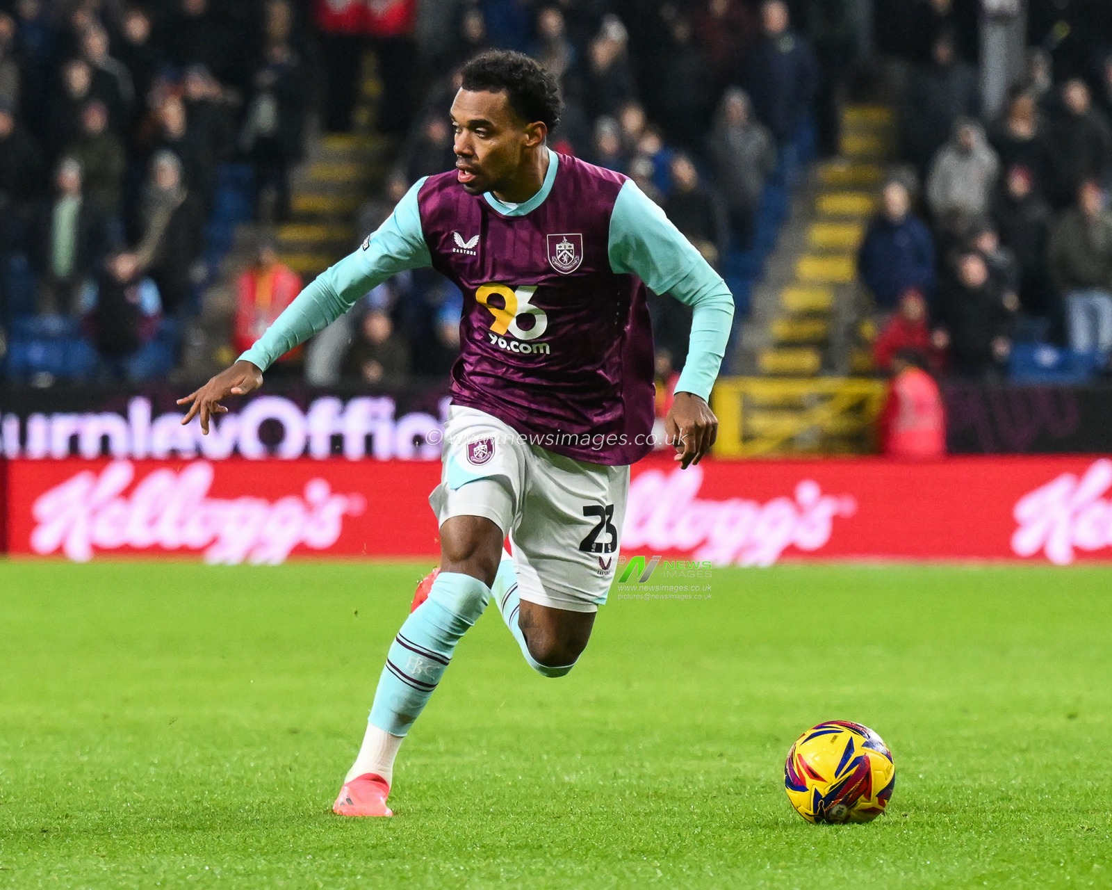 Lucas Pires of Burnley makes a break with the ball during the Sky Bet Championship match Burnley vs Coventry City at Turf Moor, Burnley, United Kingdom, 26th November 2024

(Photo by Craig Thomas/News Images)
