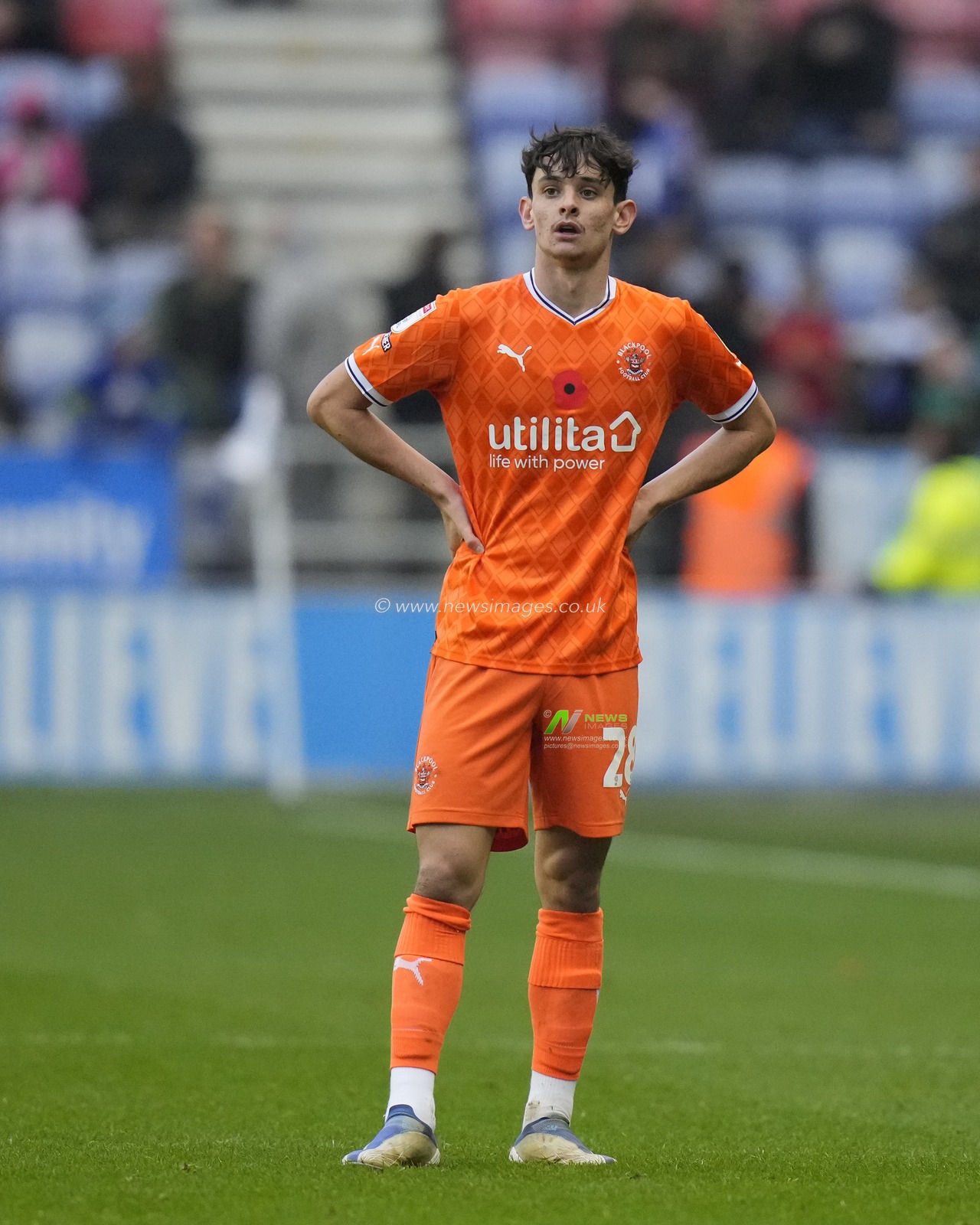 Charlie Patino #28 of Blackpool during the Sky Bet Championship match Wigan Athletic vs Blackpool at DW Stadium, Wigan, United Kingdom, 12th November 2022

(Photo by Steve Flynn/News Images)
