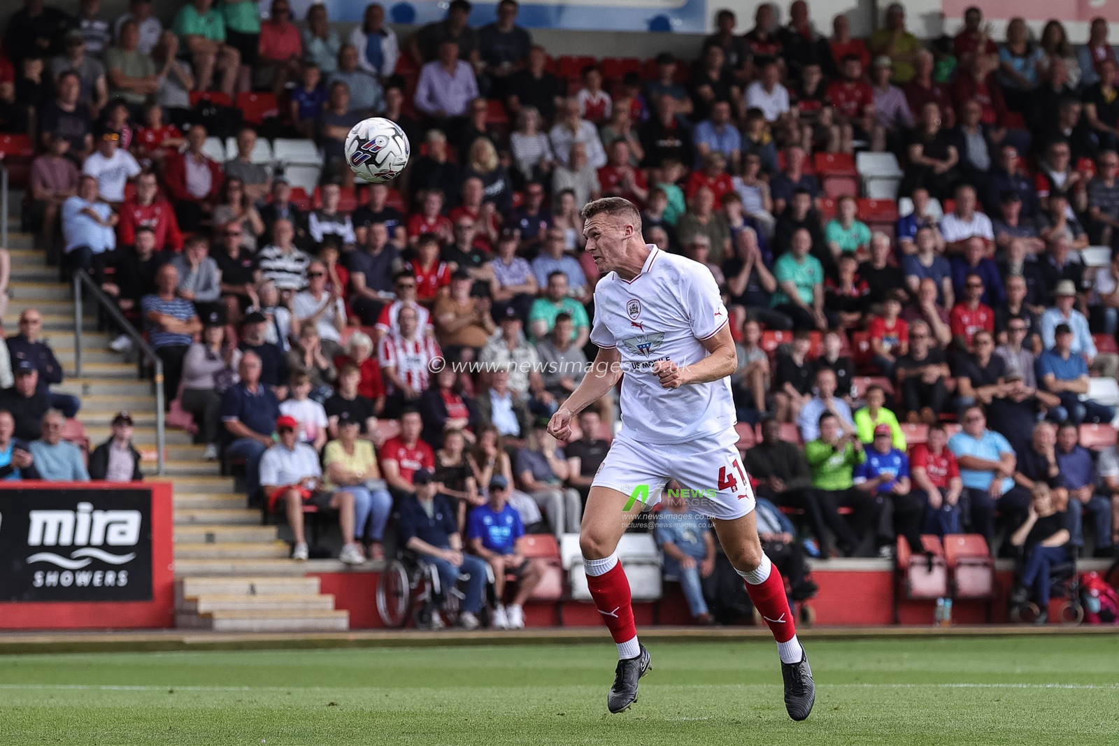 Jack Shepherd #41 of Barnsley heads on goal, bounces out off the post during the Sky Bet League 1 match Cheltenham Town vs Barnsley at The Jonny-Rocks Stadium, Cheltenham, United Kingdom, 2nd September 2023

(Photo by Mark Cosgrove/News Images)