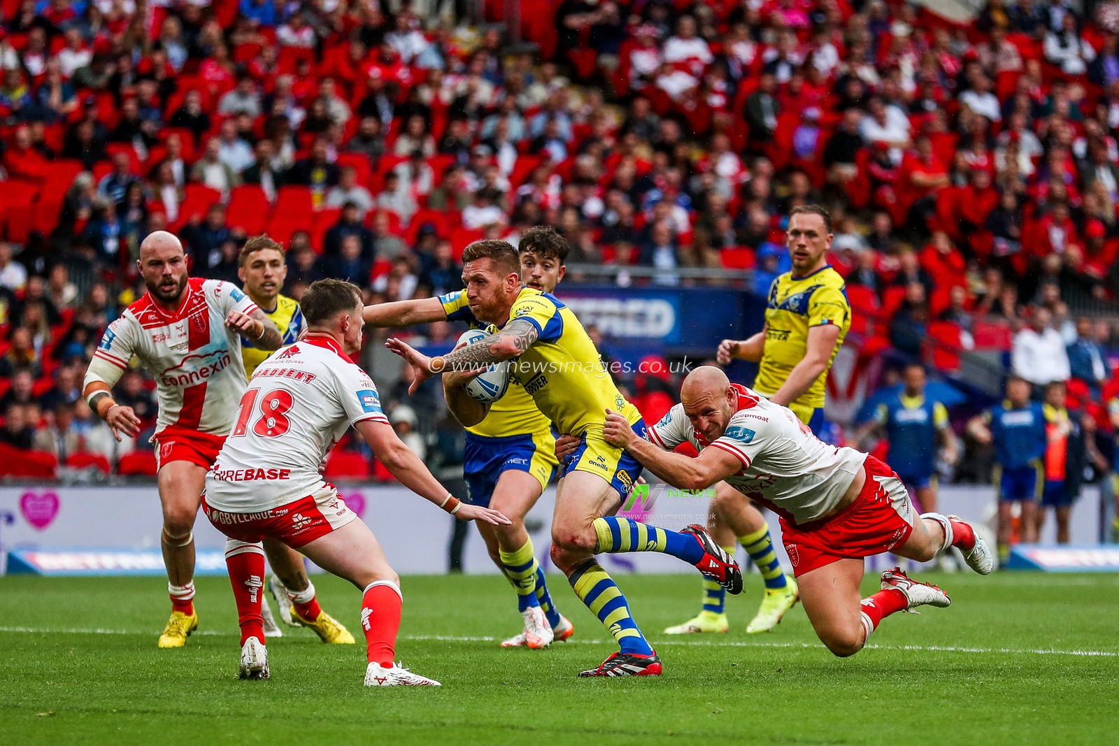 Marc Sneyd of Warrington Wolves is tackled during the Betfred Challenge Cup Final Warrington Wolves vs Hull KR at Wembley Stadium, London, United Kingdom, 7th June 2025

(Photo by Izzy Poles/News Images)