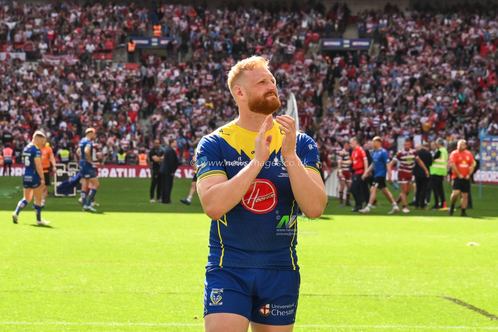 Joe Bullock of Warrington Wolves applauds the fans at the end of the Betfred Challenge Cup Final match Warrington Wolves vs Wigan Warriors at Wembley Stadium, London, United Kingdom, 8th June 2024

(Photo by Craig Thomas/News Images)