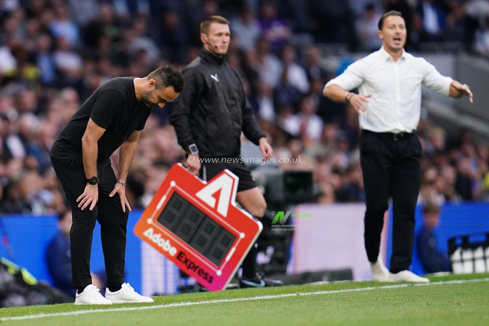Roberto De Zerbi manager of Tottenham Hotspur frustrated during the Premier League match Tottenham Hotspur vs Newcastle Untied at Tottenham Hotspur Stadium, London, United Kingdom on 29 August 2026

(Photo by Harvey Murphy/News Images)