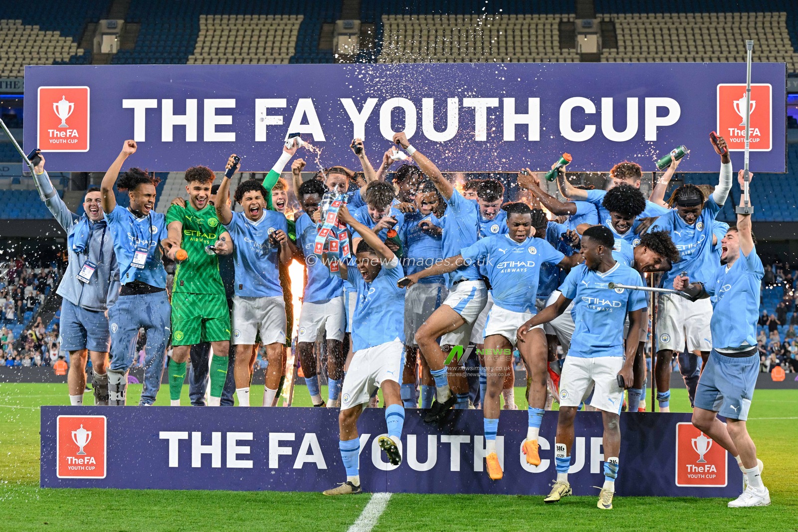 Manchester City lift the FA Youth Cup following their victory in the FA Youth Cup Final match Manchester City vs Leeds United at Etihad Stadium, Manchester, United Kingdom, 10th May 2024

(Photo by Cody Froggatt/News Images)