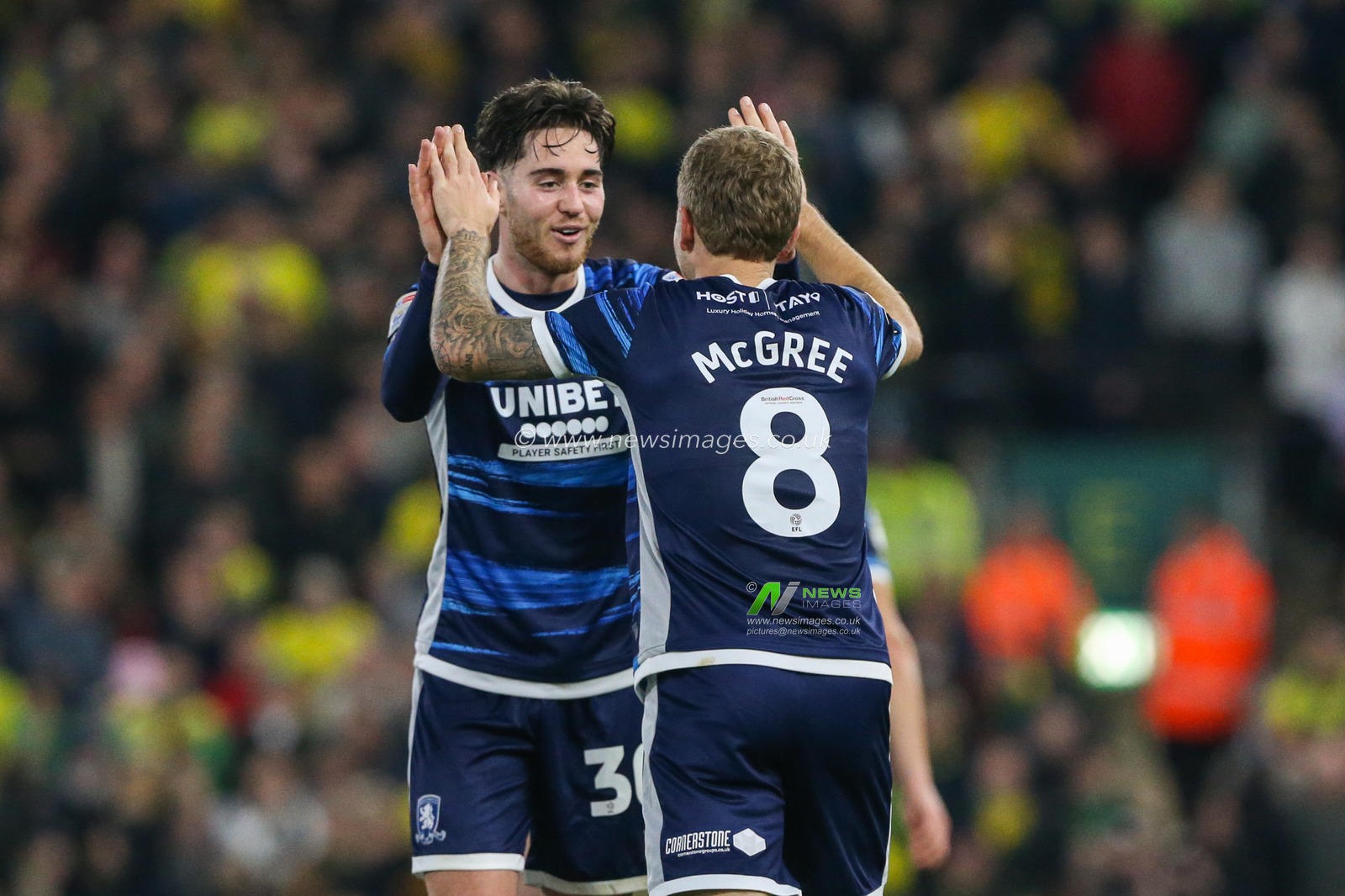 Riley McGree #8 of Middlesbrough celebrates his goal to make it 1-1 during the Sky Bet Championship match Norwich City vs Middlesbrough at Carrow Road, Norwich, United Kingdom, 12th November 2022

(Photo by Arron Gent/News Images)
