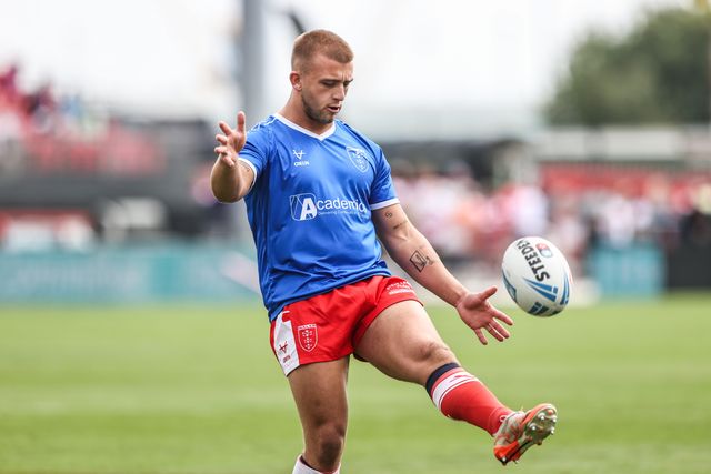 Mikey Lewis of Hull KR in the pre-game warm up during the Betfred Super League round 21 match Hull KR vs Castleford Tigers at Sewell Group Craven Park, Kingston upon Hull, United Kingdom, 9th August 2025

(Photo by Alfie Cosgrove/News Images)