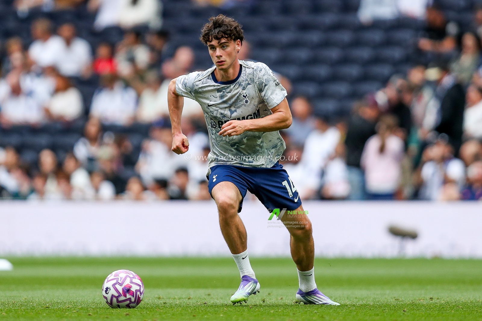 Archie Gray of Tottenham Hotspur warms up prior to during the Premier League match Tottenham Hotspur vs Burnley at Tottenham Hotspur Stadium, London, United Kingdom, 16th August 2025

(Photo by Izzy Poles/News Images)