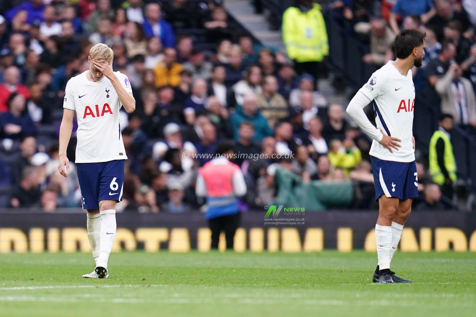 Jan Paul van Hecke of Tottenham Hotspur after Newcastle make it 0-2 during the Premier League match Tottenham Hotspur vs Newcastle Untied at Tottenham Hotspur Stadium, London, United Kingdom on 29 August 2026

(Photo by Harvey Murphy/News Images)
