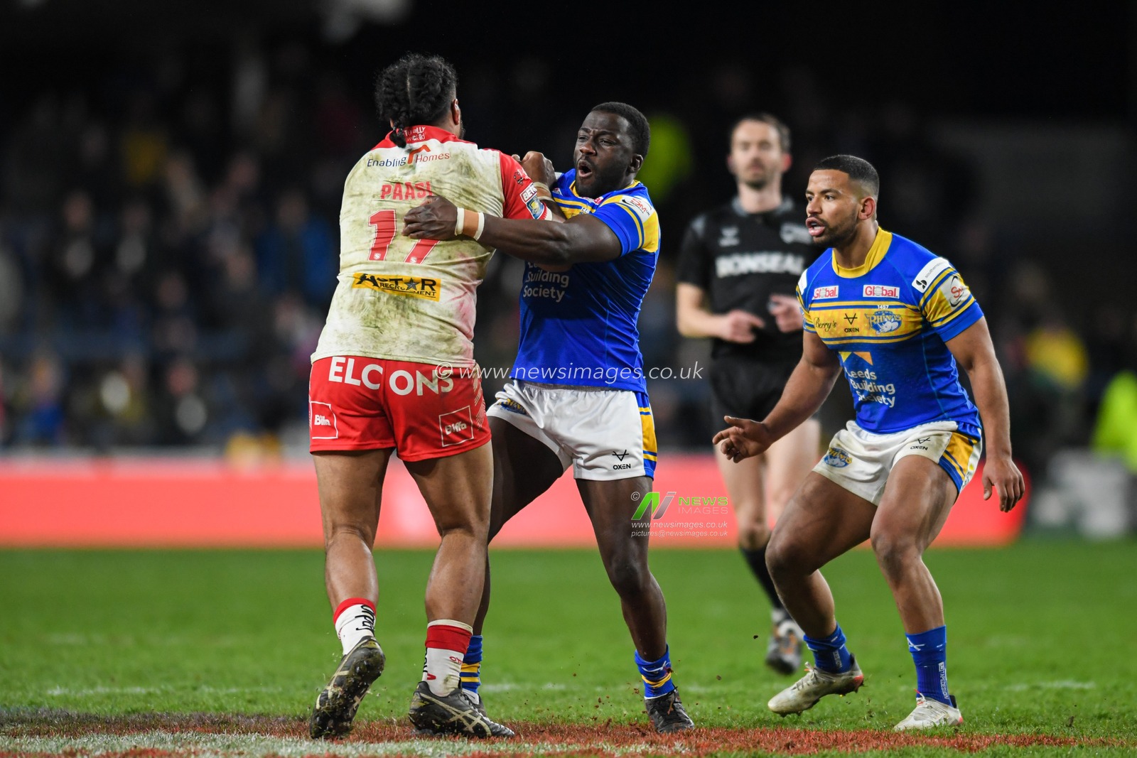 Muizz Mustapha #27 of Leeds Rhinos tackles Agnatius Paasi #17 of St Helens