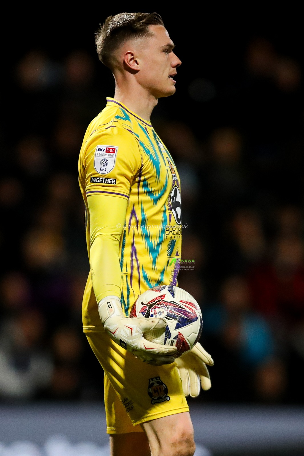Nathan Bishop of Cambridge United reacts during the Sky Bet League 1 match Cambridge United vs Wrexham at Abbey Stadium, Cambridge, United Kingdom, 1st April 2025

(Photo by Izzy Poles/News Images)