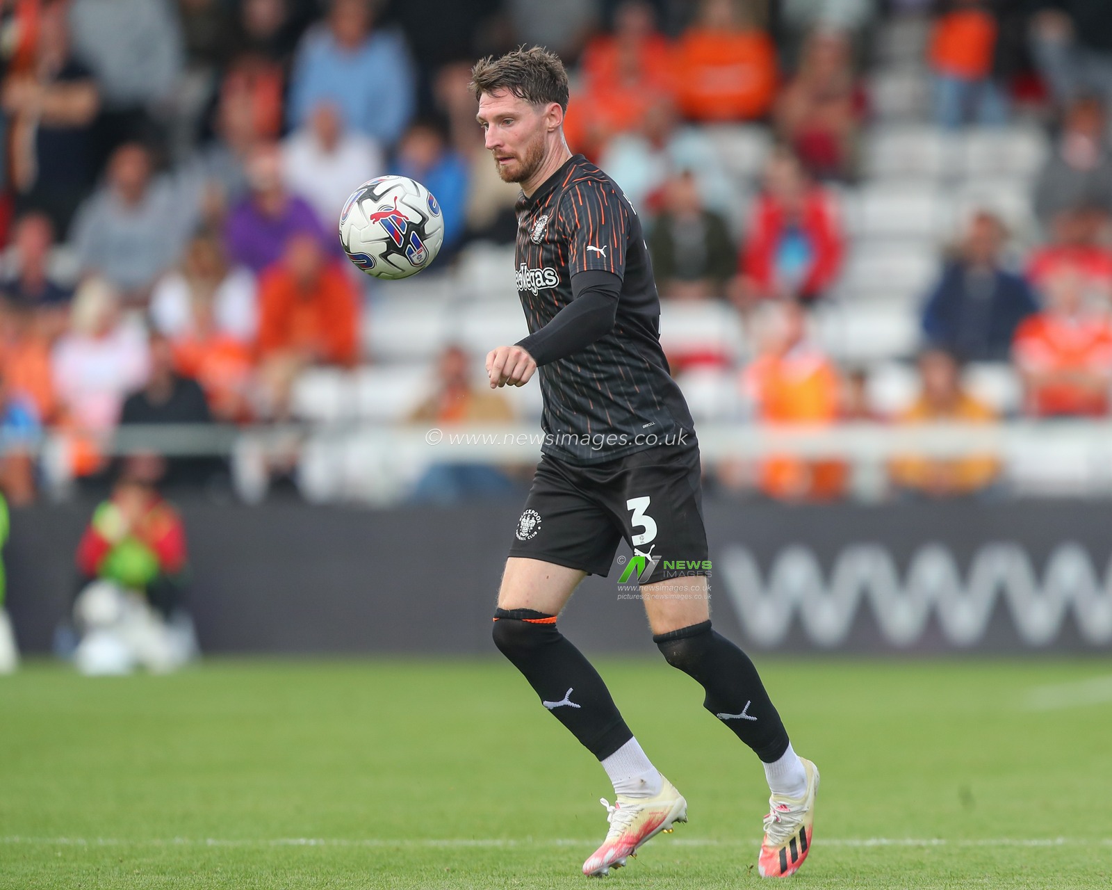James Husband #3 of Blackpool controls the ball during the Sky Bet League 1 match Lincoln City vs Blackpool at Gelder Group Sincil Bank Stadium, Lincoln, United Kingdom, 26th August 2023

(Photo by Gareth Evans/News Images)