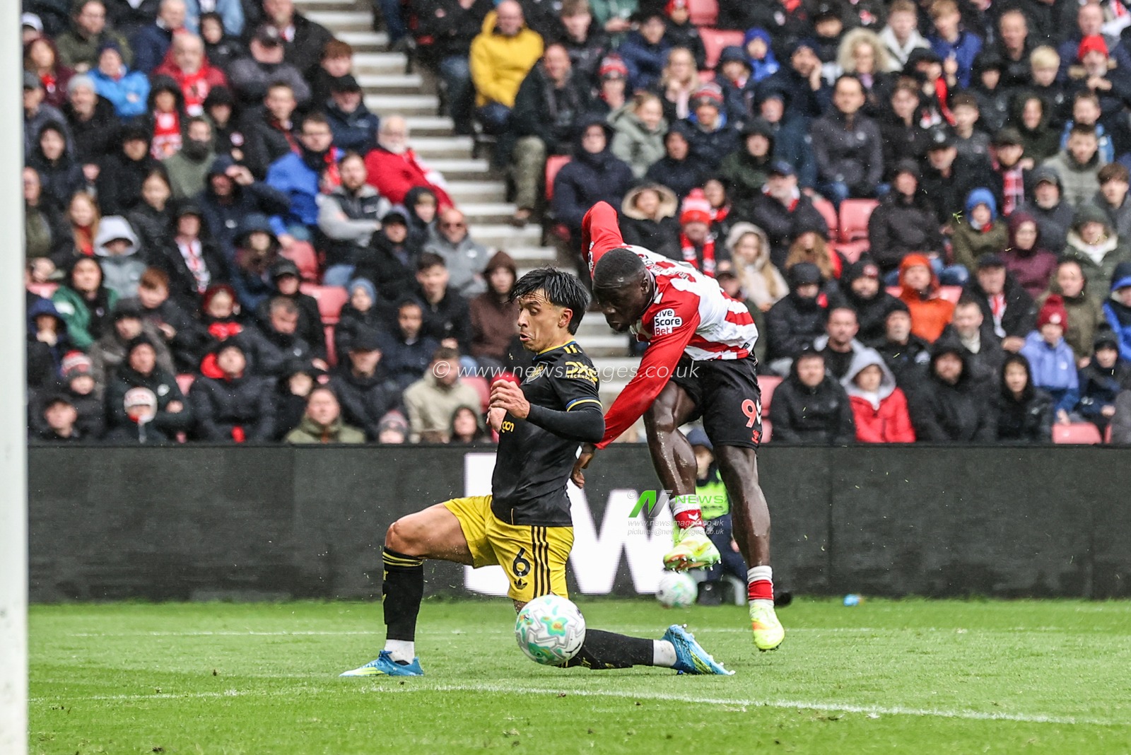 Brian Brobbey of Sunderland takes a shot on goal during the Premier League match Sunderland vs Manchester United at Stadium Of Light, Sunderland, United Kingdom on 09 May 2026

(Photo by Alfie Cosgrove/News Images)