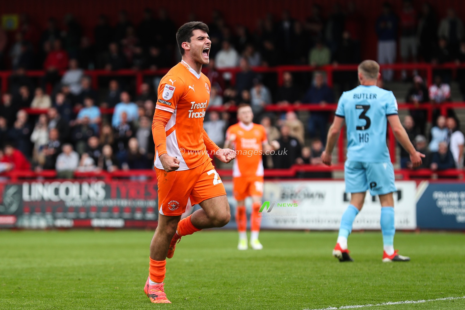 Rob Apter of Blackpool celebrates his goal to make it 0-1 during the Sky Bet League 1 match Stevenage vs Blackpool at Lamex Stadium, Stevenage, United Kingdom, 18th April 2025

(Photo by Gareth Evans/News Images)
