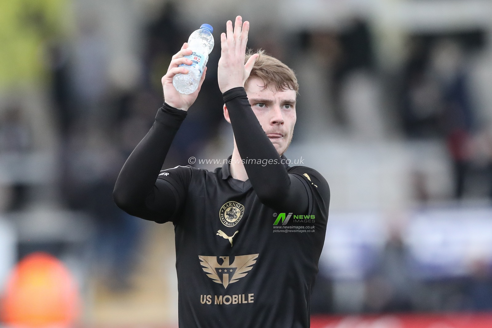 Luca Connell of Barnsley celebrates the win with the fans during the Sky Bet League 1 match Burton Albion vs Barnsley at Pirelli Stadium, Burton upon Trent, United Kingdom, 1st April 2024

(Photo by Alfie Cosgrove/News Images)