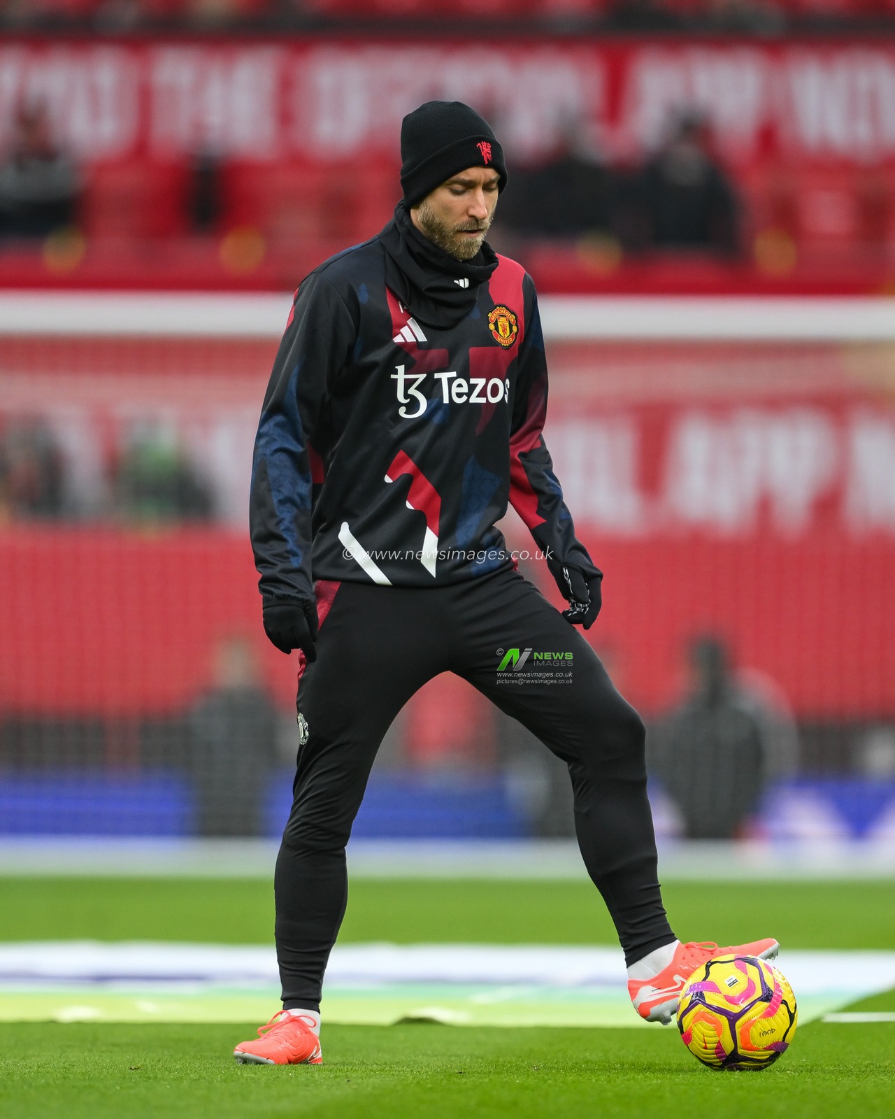 Christian Eriksen of Manchester United during the pre-game warmup ahead of the Premier League match Manchester United vs Brighton and Hove Albion at Old Trafford, Manchester, United Kingdom, 19th January 2025

(Photo by Craig Thomas/News Images)