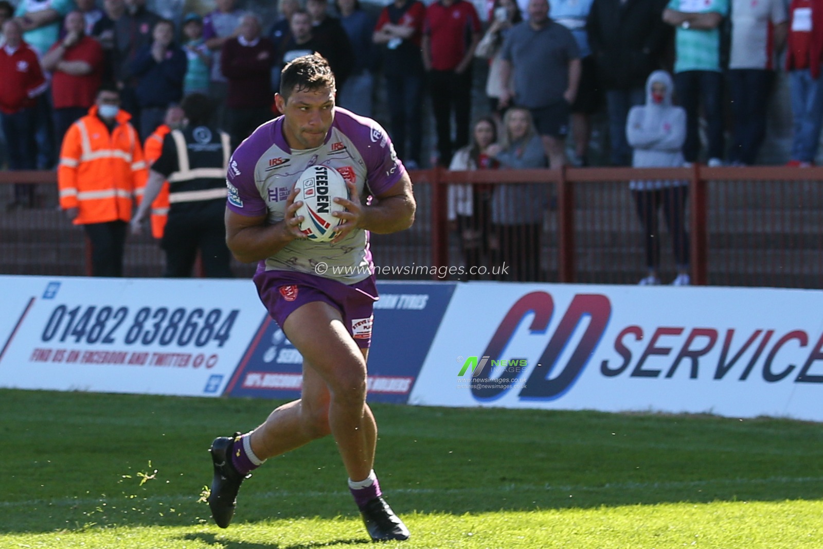 Ryan Hall (5) of Hull KR runs for the try line to make it 3 tries for the afternoon
