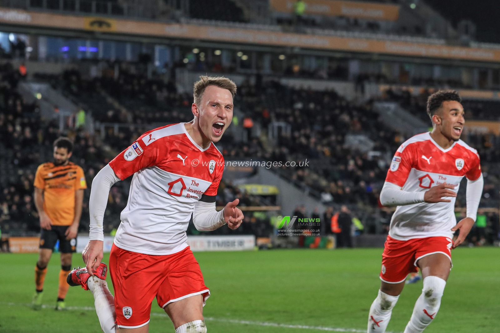 26th February 2020, KC Stadium, Kingston upon Hull, England; Sky Bet Championship, Hull City v Barnsley : Cauley Woodrow (9) of Barnsley celebrates his goal to make it 0-1