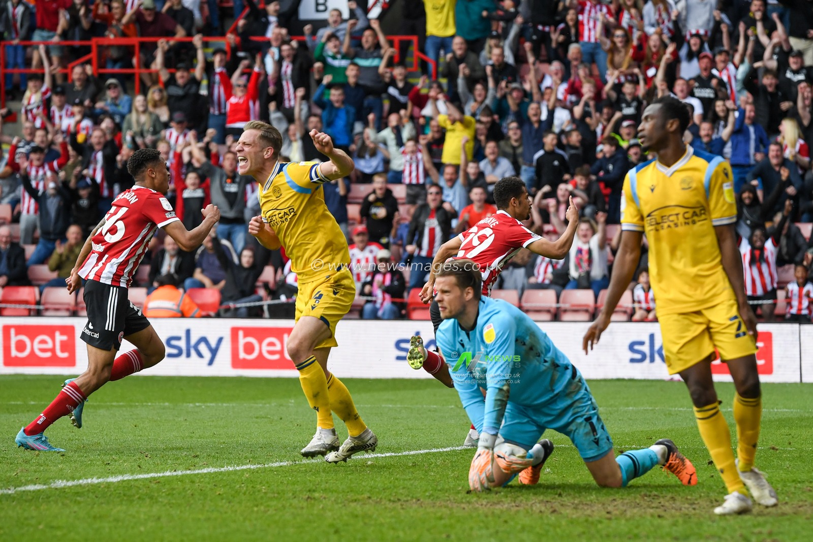 Iliman Ndiaye #29 of Sheffield United celebrates scoring a goal to make it 1-1
