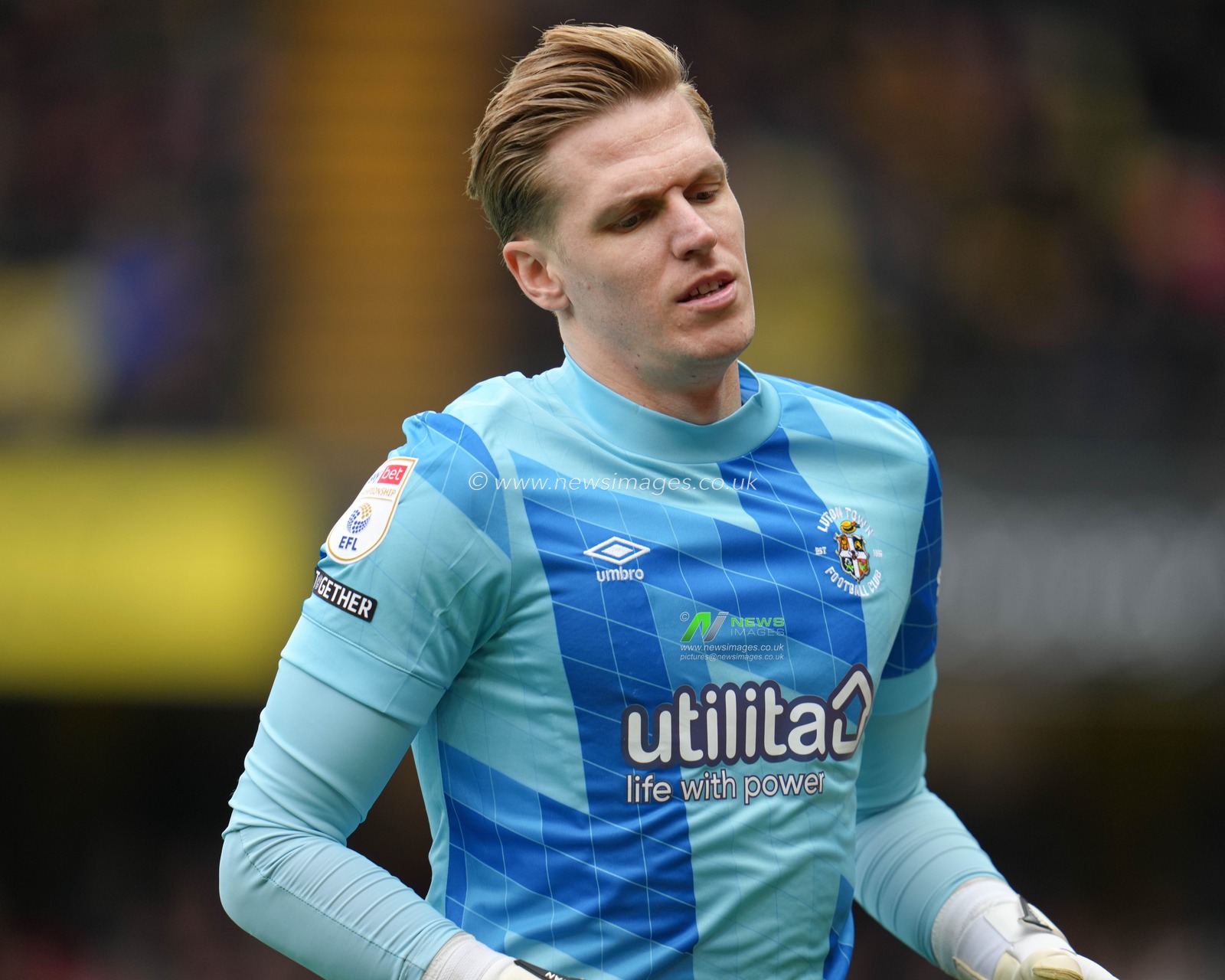 Thomas Kaminski of Luton Town during the Sky Bet Championship match Watford vs Luton Town at Vicarage Road, Watford, United Kingdom, 23rd February 2025

(Photo by Harvey Murphy/News Images)