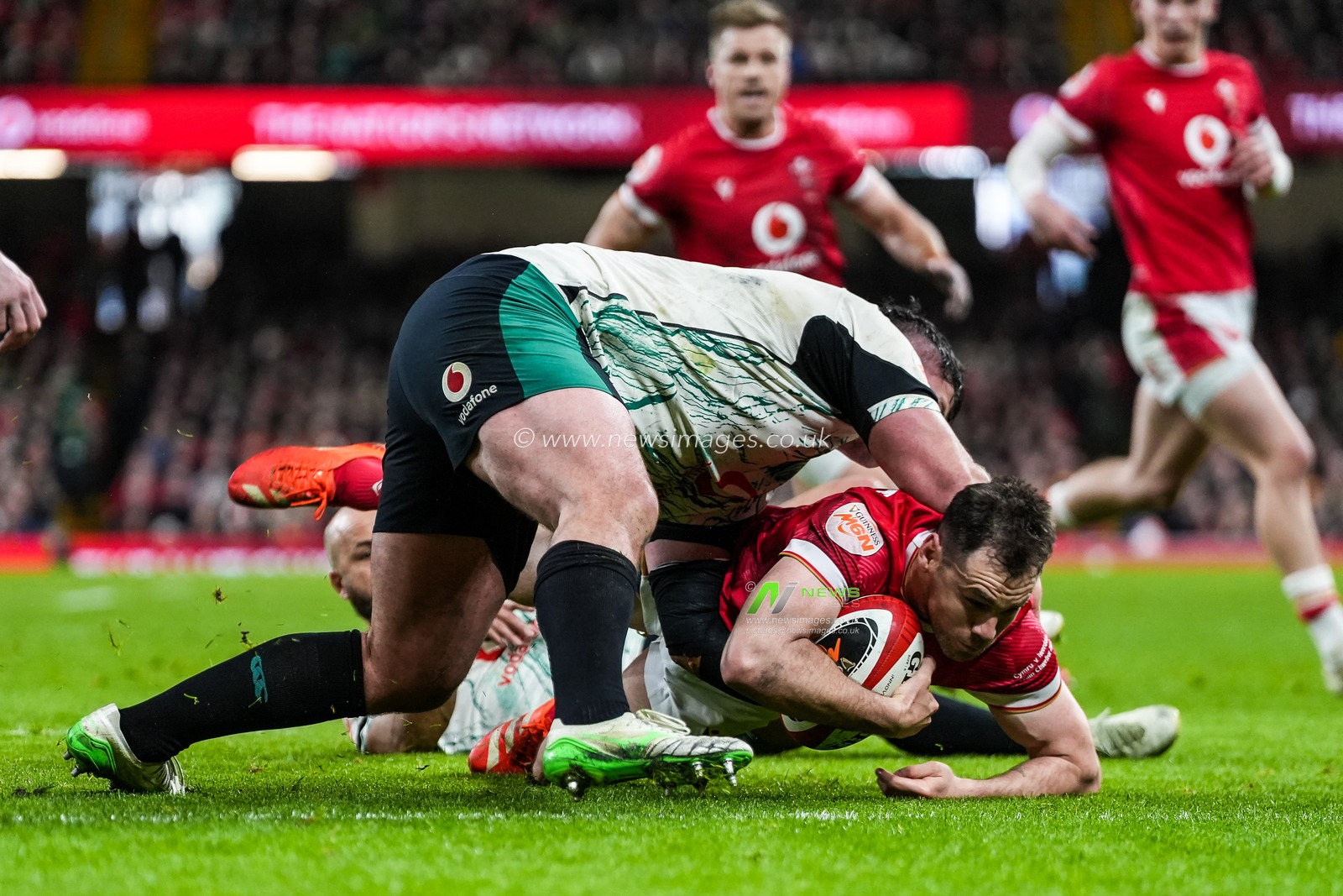 Tomos Williams of Wales scrambles for the line during the 2025 Guinness 6 Nations match Wales vs Ireland at Principality Stadium, Cardiff, United Kingdom, 22nd February 2025

(Photo by Andrew Lewis/News Images)