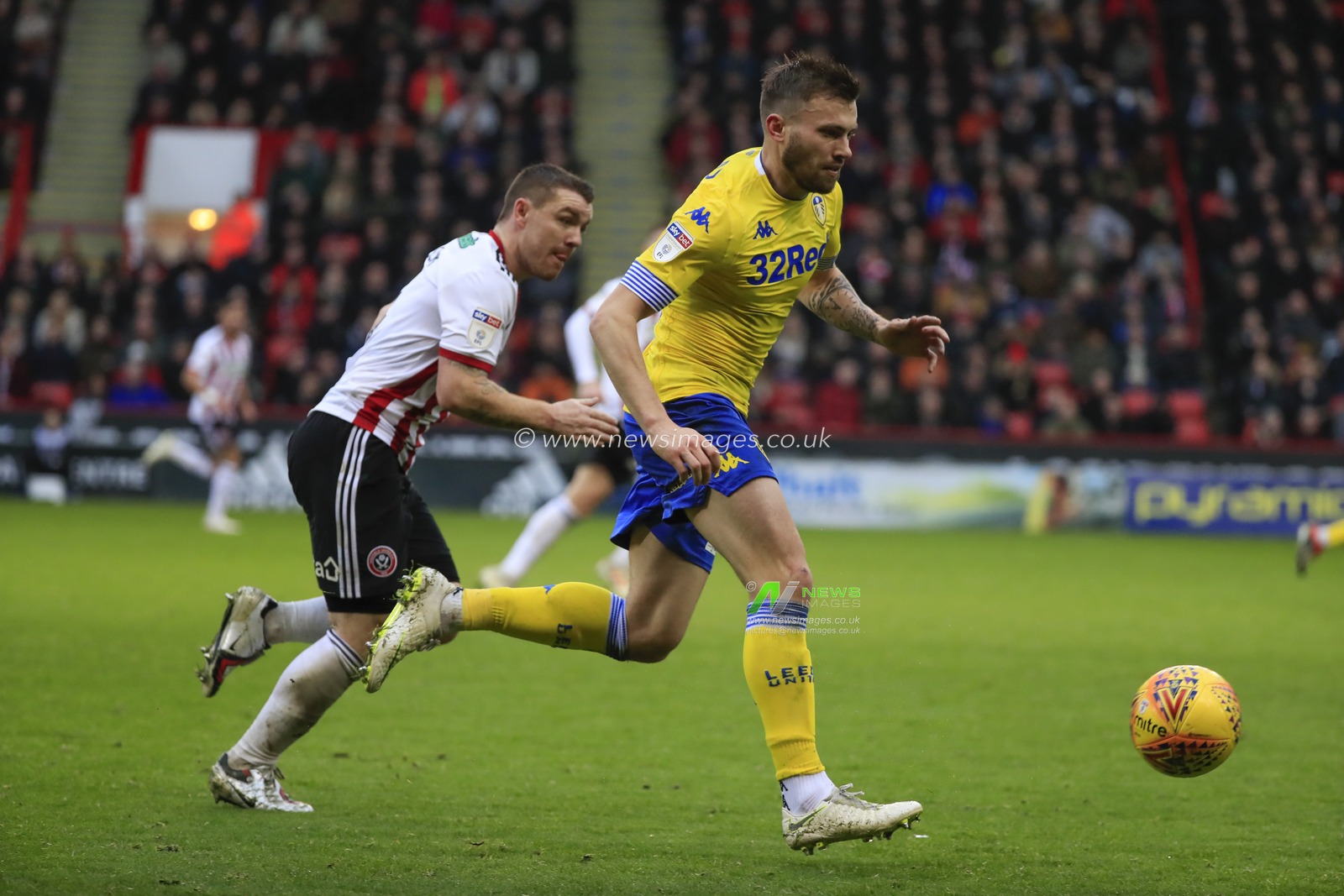 1st December 2018, Bramall Lane, Sheffield, England; Sky Bet Championship, Sheffield United v Leeds United ; Stuart Dallas of Leeds United runs the ball into attack

Credit: Conor Molloy/News Images

English Football League images are subject to DataCo Licence