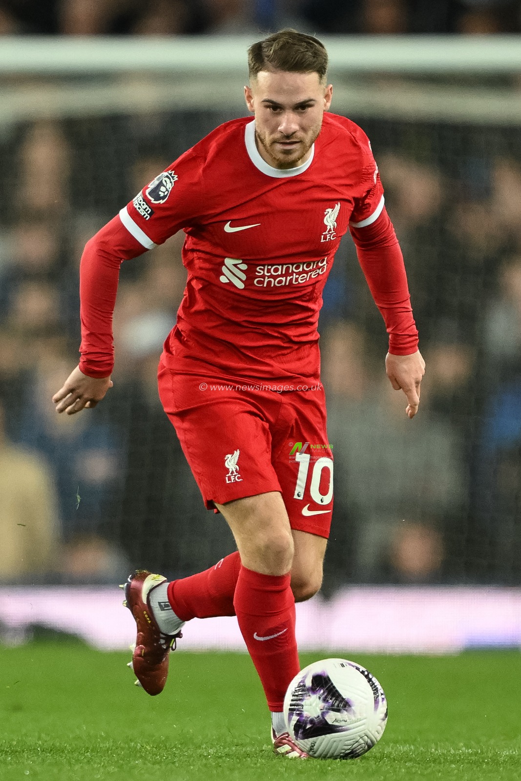 Alexis Mac Allister of Liverpool with the ball during the Premier League match Everton vs Liverpool at Goodison Park, Liverpool, United Kingdom, 24th April 2024

(Photo by Craig Thomas/News Images)