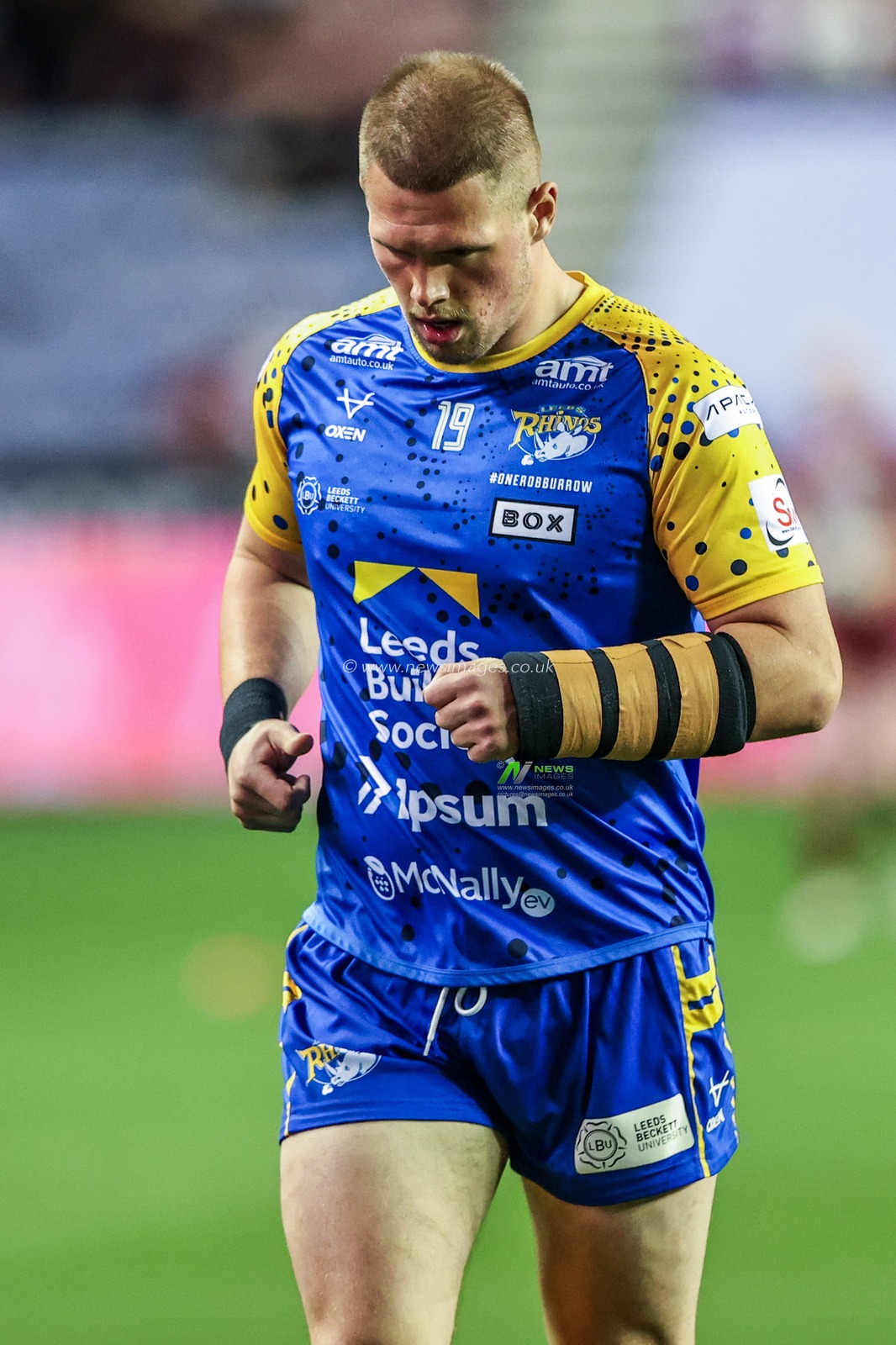 Tom Holroyd of Leeds Rhinos in the pre-game warm up during the Betfred Super League round 27 match Wigan Warriors vs Leeds Rhinos at The Brick Community Stadium, Wigan, United Kingdom, 19th September 2025

(Photo by Alfie Cosgrove/News Images)