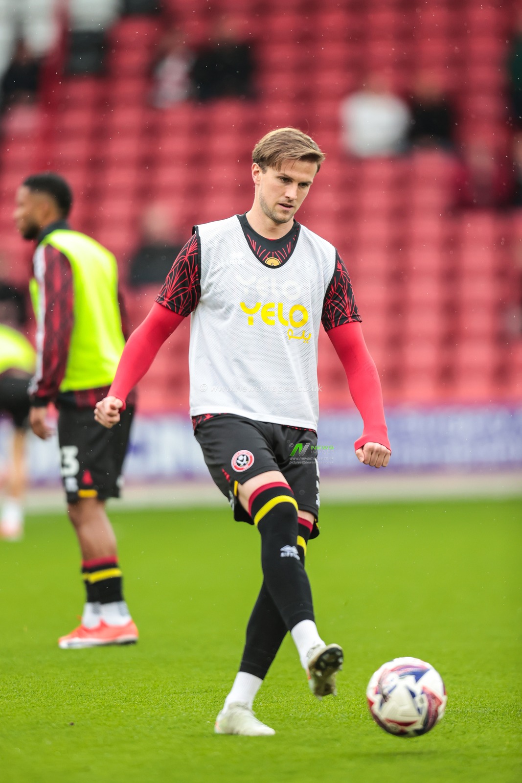 Rob Holding of Sheffield United in the pregame warmup session during the Sky Bet Championship match Sheffield United vs Cardiff City at Bramall Lane, Sheffield, United Kingdom, 18th April 2025

(Photo by Richard Bierton/News Images)