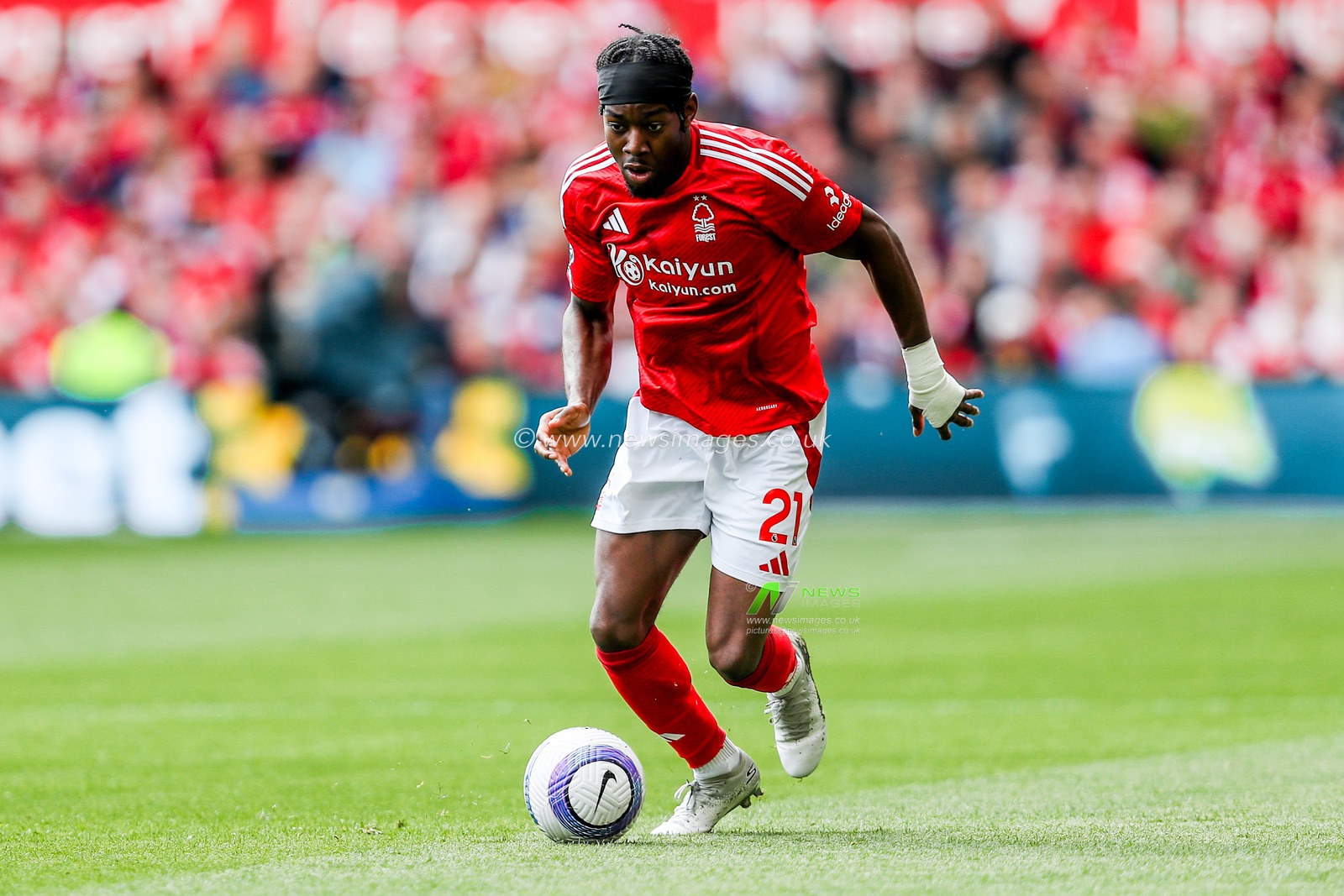 Anthony Elanga of Nottingham Forest runs with the ball during the Premier League match Nottingham Forest vs Chelsea at City Ground, Nottingham, United Kingdom, 25th May 2025

(Photo by Izzy Poles/News Images)
