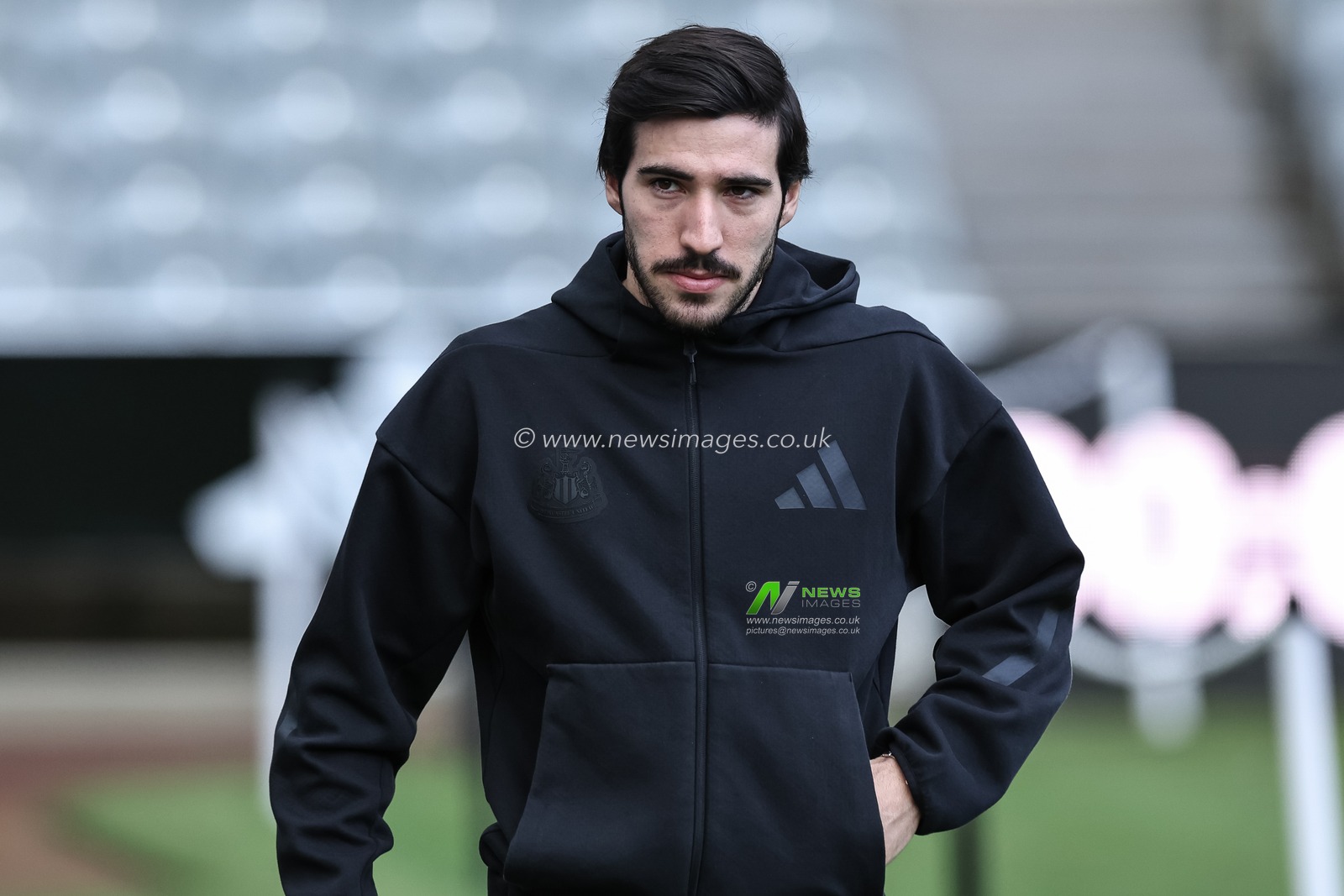Sandro Tonali of Newcastle United arrives during the Premier League match Newcastle United vs Leicester City at St. James's Park, Newcastle, United Kingdom, 14th December 2024

(Photo by Mark Cosgrove/News Images)