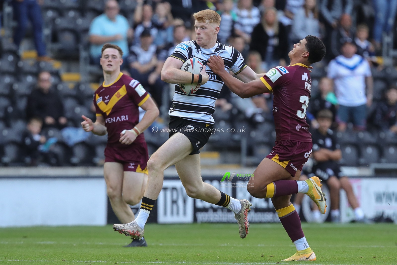Harvey Barron #26 of Hull FC is tackled by Will Pryce #32 of Huddersfield Giants during the Betfred Super League Round 26 match Hull FC vs Huddersfield Giants at MKM Stadium, Hull, United Kingdom, 16th September 2023

(Photo by James Heaton/News Images)