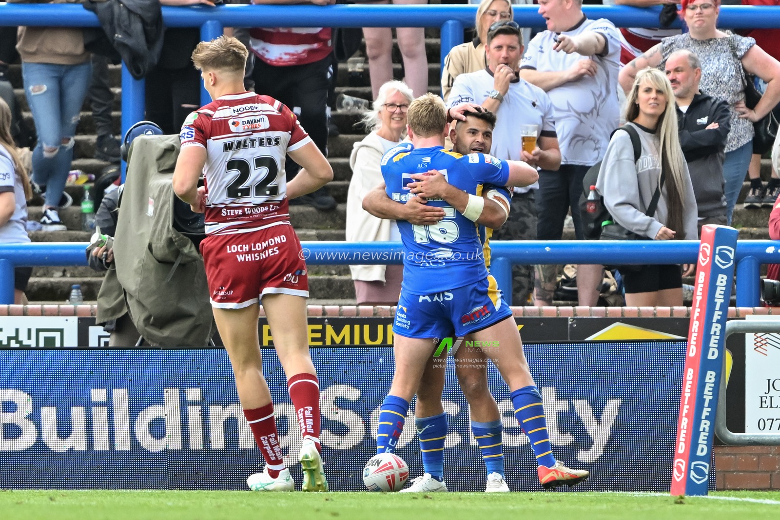 Rhyse Martin of Leeds Rhinos celebrates his try to make it 28-4 Leeds during the Betfred Super League Round 21 match Leeds Rhinos vs Wigan Warriors at Headingley Stadium, Leeds, United Kingdom, 10th August 2024

(Photo by Cody Froggatt/News Images)