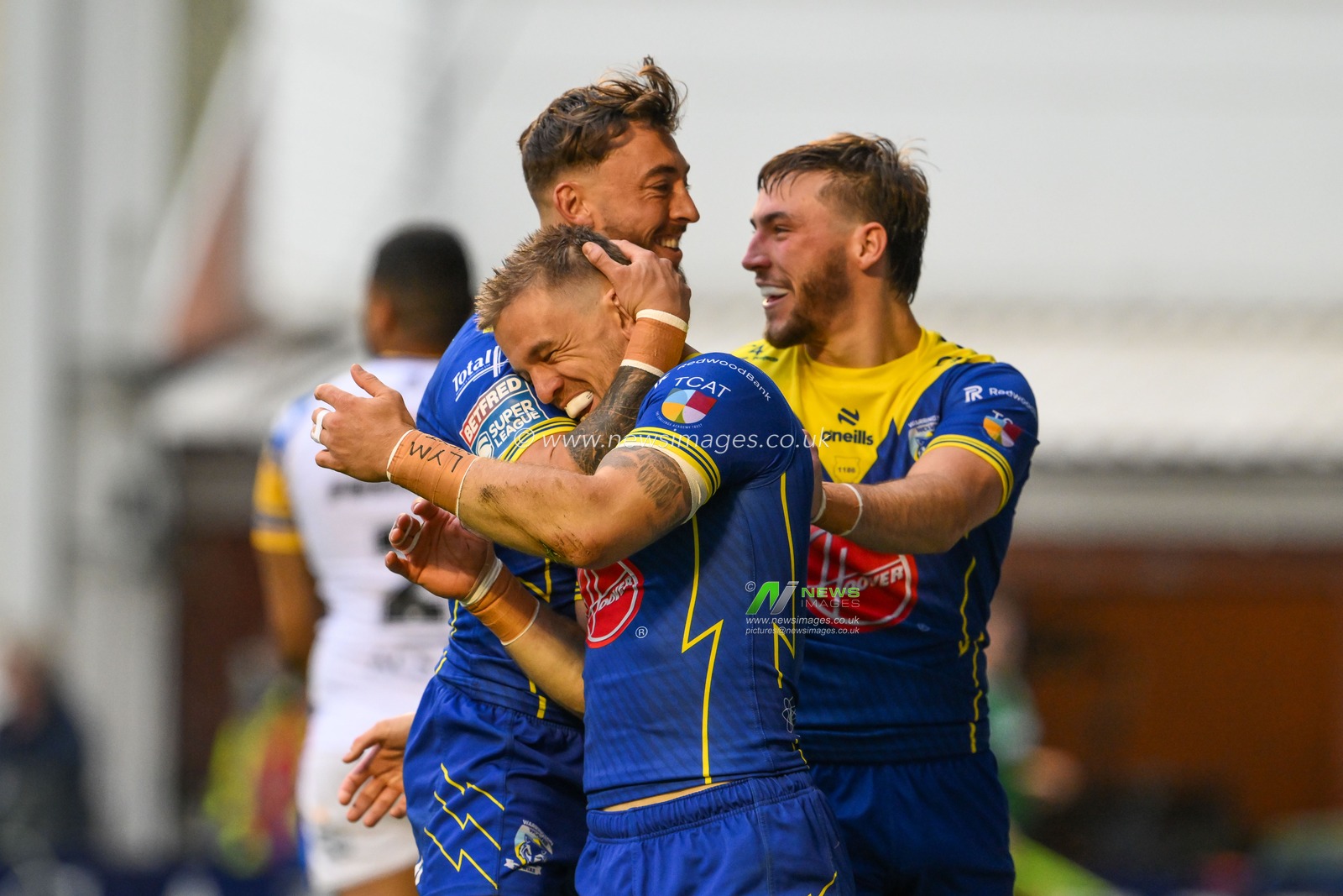 Matt Dufty of Warrington Wolves celebrates his try during the Betfred Super League Round 17 match Warrington Wolves vs Leeds Rhinos at Halliwell Jones Stadium, Warrington, United Kingdom, 11th July 2024

(Photo by Craig Thomas/News Images)