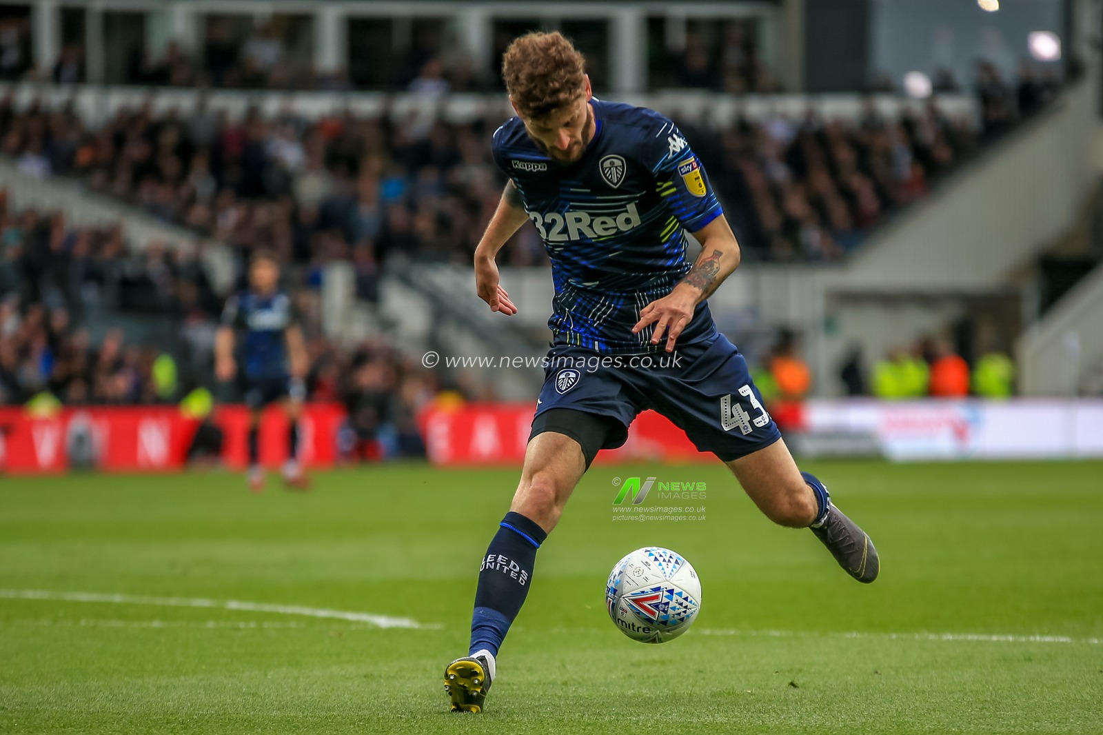 11th May 2019, Pride Park, Derby, England; Sky Bet Championship Play-offs Semi-Final 1st leg, Derby County vs Leeds United ; 

Mateusz Klich (43) of Leeds Utd looks to control the ball

Credit: Craig Milner/News Images 

English Football League images are subject to DataCo Licence