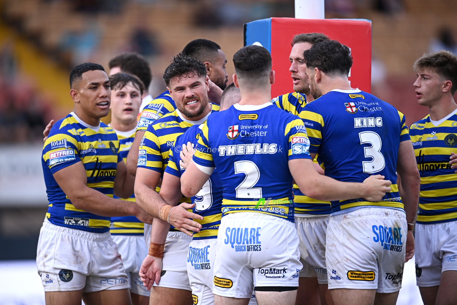 Joe Philbin of Warrington Wolves celebrates scoring his team's fourth try with teammates during the Betfred Super League round 22 match Bradford Bulls vs Warrington Wolves at Odsal Stadium, Bradford, United Kingdom on 08 August 2026

(Photo by Ben Roberts/News Images)
