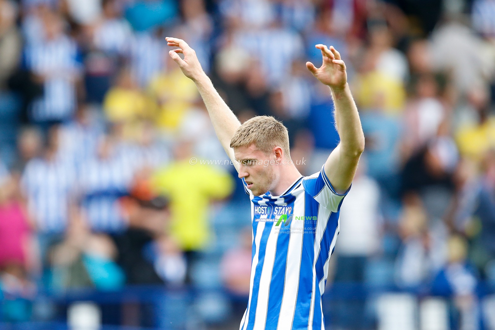 Mark McGuinness #34 of Sheffield Wednesday during the Sky Bet League 1 match Sheffield Wednesday vs Barnsley at Hillsborough, Sheffield, United Kingdom, 3rd September 2022

(Photo by Ben Early/News Images)