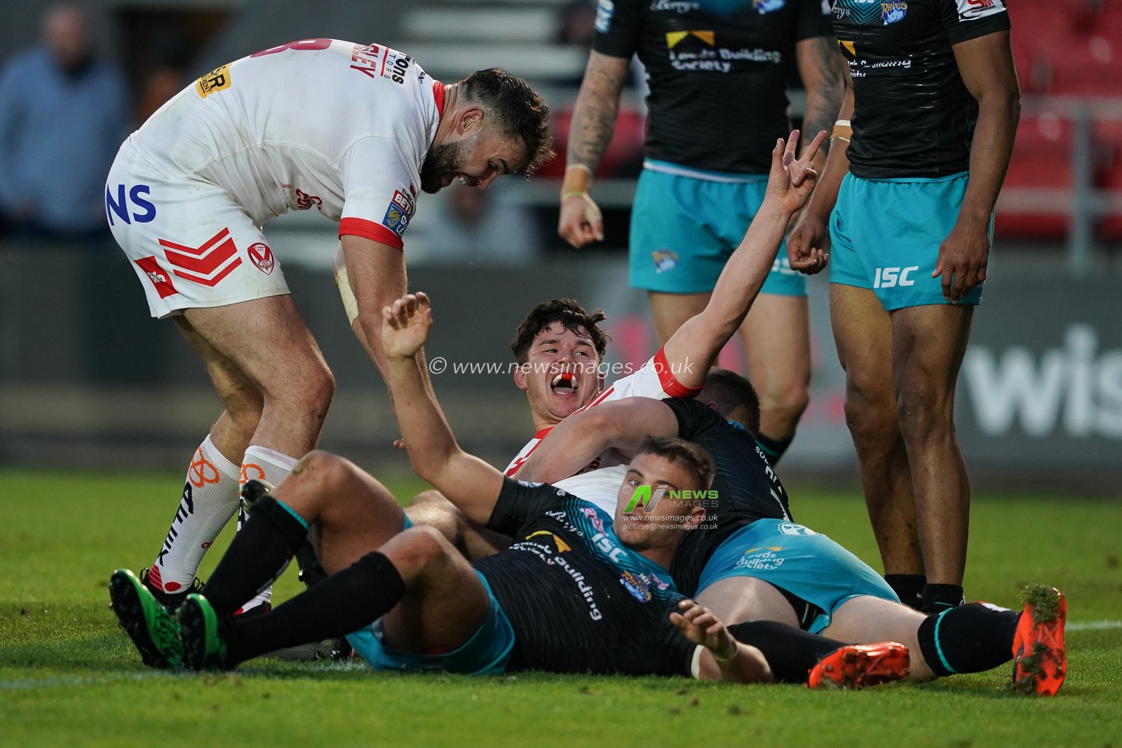 St. Helens's James Bentley scores a try


21st June 2019 , Totally Wicked Stadium, St Helens, England;  Betfred Super League, Round 19, St Helens vs Leeds Rhinos ; 


Credit: Terry Donnelly/News Images