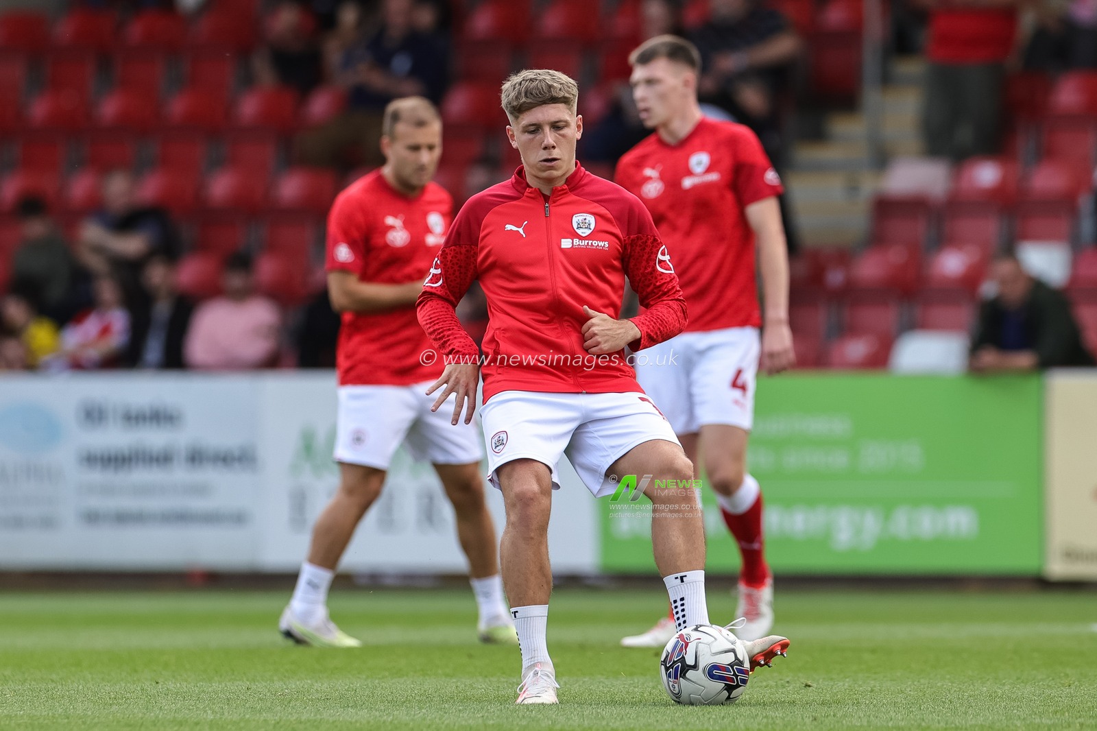 Aiden Marsh #19 of Barnsley in the pregame warmup session during the Sky Bet League 1 match Cheltenham Town vs Barnsley at The Jonny-Rocks Stadium, Cheltenham, United Kingdom, 2nd September 2023

(Photo by Mark Cosgrove/News Images)