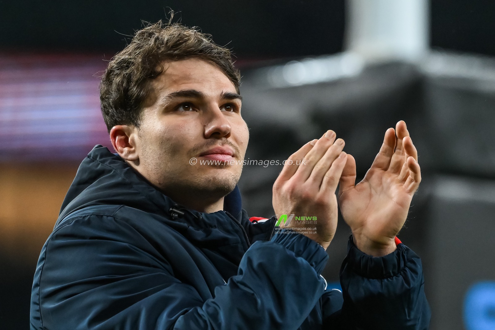Antoine Dupont of France applauds the fans at the end of the game during the 2023 Guinness 6 Nations match England vs France at Twickenham Stadium, Twickenham, United Kingdom, 11th March 2023

(Photo by Craig Thomas/News Images)