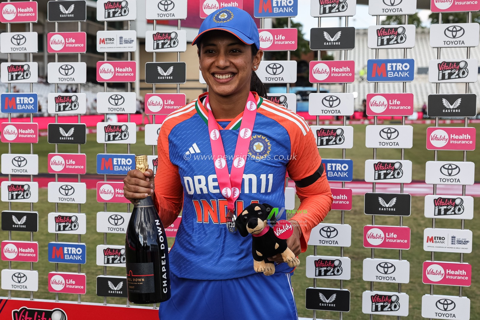 Smriti Mandhana of India player of the match during the 1st Vitality IT20 England Women vs India Women at Trent Bridge, Nottingham, United Kingdom, 28th June 2025

(Photo by Mark Cosgrove/News Images)