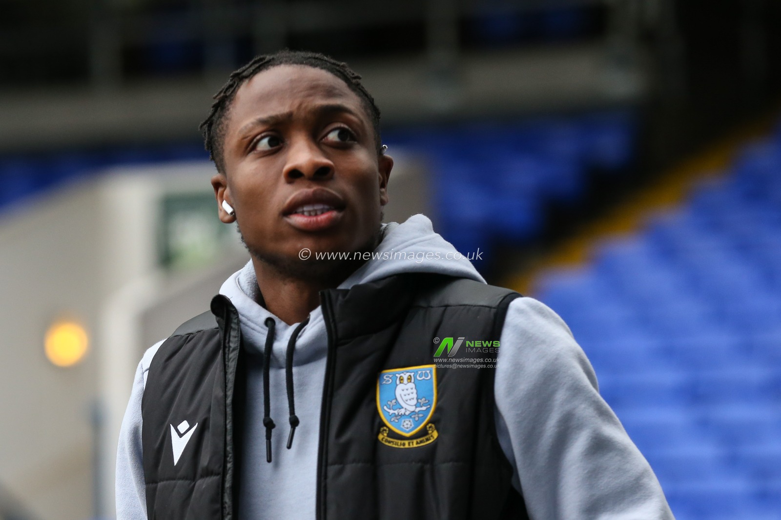 Dennis Adeniran #8 of Sheffield Wednesday arriving during the Sky Bet League 1 match Ipswich Town vs Sheffield Wednesday at Portman Road, Ipswich, United Kingdom, 11th February 2023

(Photo by Arron Gent/News Images)