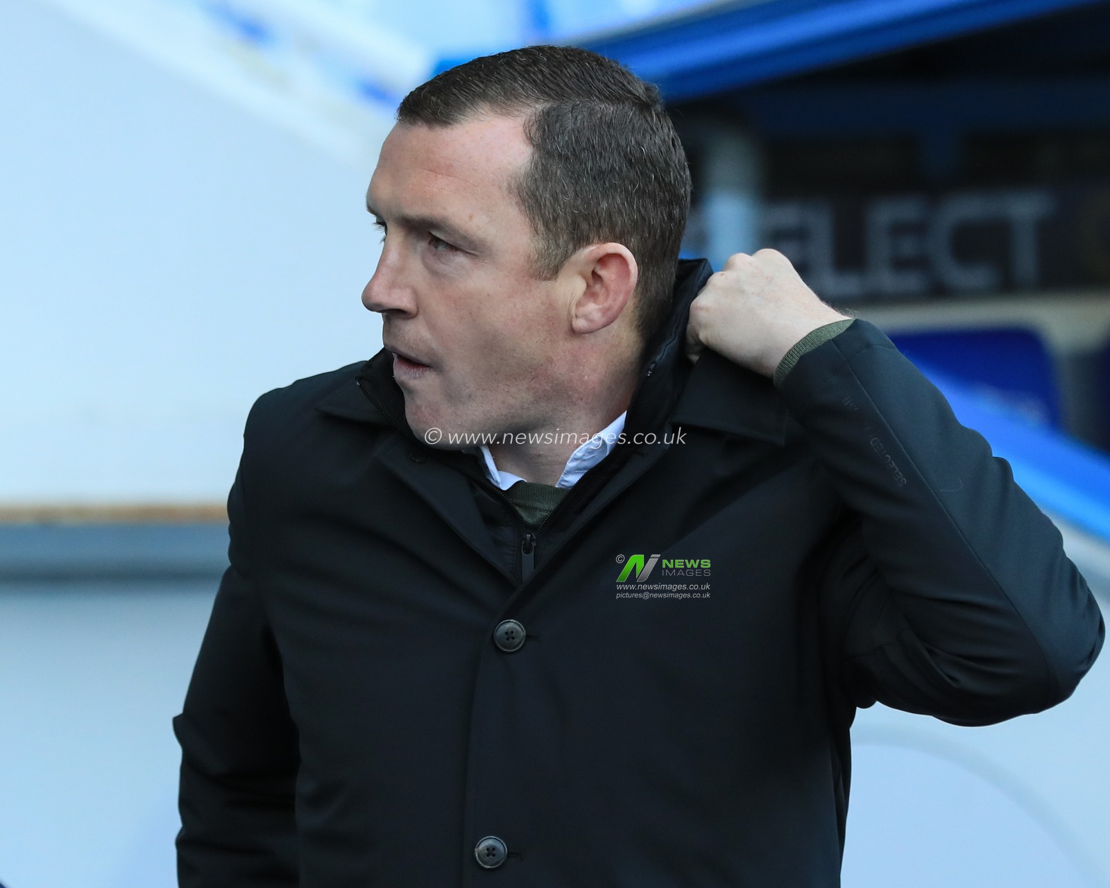 Neill Collins Head coach of Barnsley comes out for the match during the Sky Bet League 1 match Reading vs Barnsley at Select Car Leasing Stadium, Reading, United Kingdom, 9th December 2023

(Photo by Alfie Cosgrove/News Images)