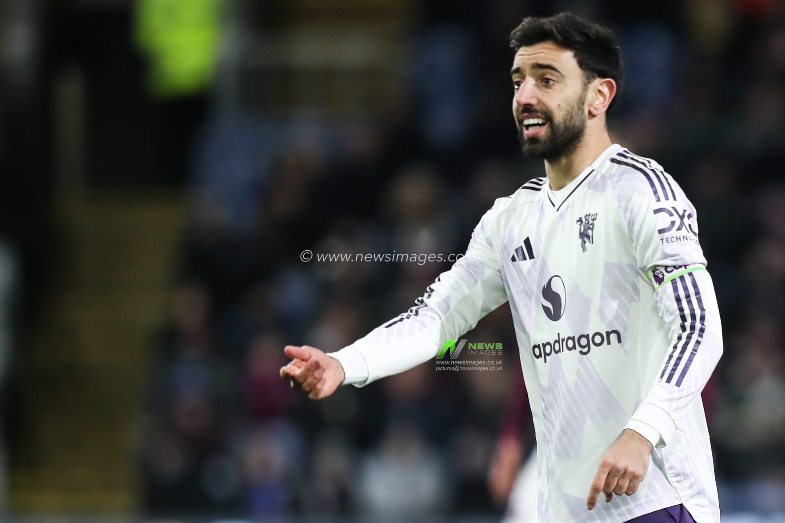 Bruno Fernandes of Manchester United during the Premier League match Burnley vs Manchester United at Turf Moor, Burnley, United Kingdom, 7th January 2026

(Photo by Jorge Horsted/News Images)

*** GER AUT SUI OUT ***