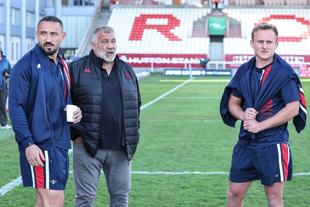 Shaun Wane England Rugby League head coach speaks to Jez Litten and Elliot Minchella of Hull KR during the Betfred Super League Round 7 match Hull KR vs Wigan Warriors at Sewell Group Craven Park, Kingston upon Hull, United Kingdom, 11th April 2025

(Photo by Mark Cosgrove/News Images)
