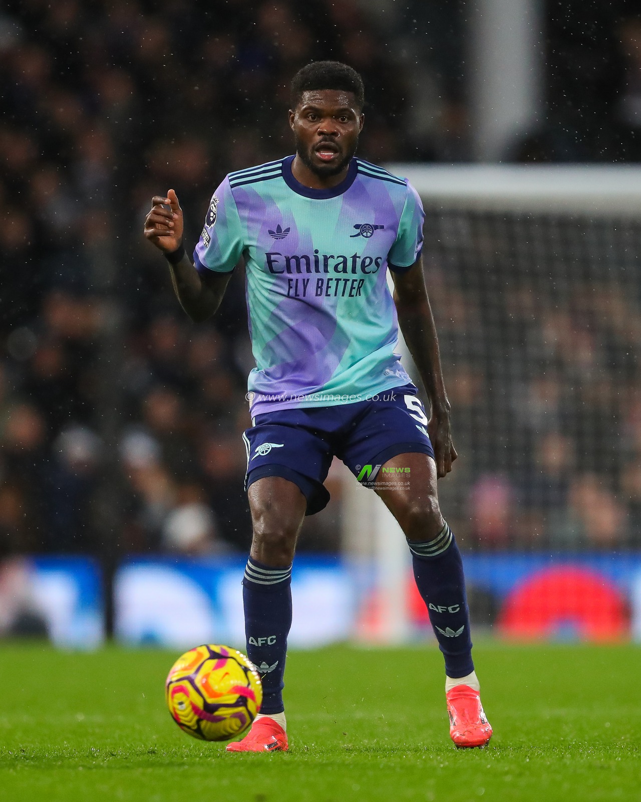 Thomas Partey of Arsenal controls the ball during the Premier League match Fulham vs Arsenal at Craven Cottage, London, United Kingdom, 8th December 2024

(Photo by Gareth Evans/News Images)