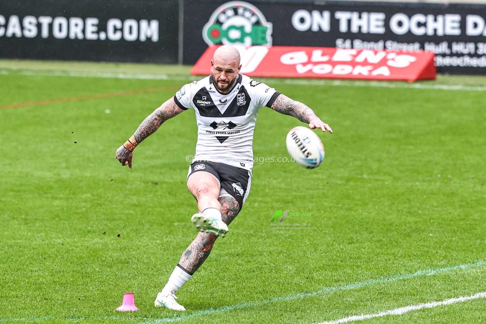 Zak Hardaker of Hull FC converts for a goal during the Betfred Super League round 6 match Hull FC vs Catalans Dragons at MKM Stadium, Hull, United Kingdom on 29 March 2026

(Photo by Alfie Cosgrove/News Images)