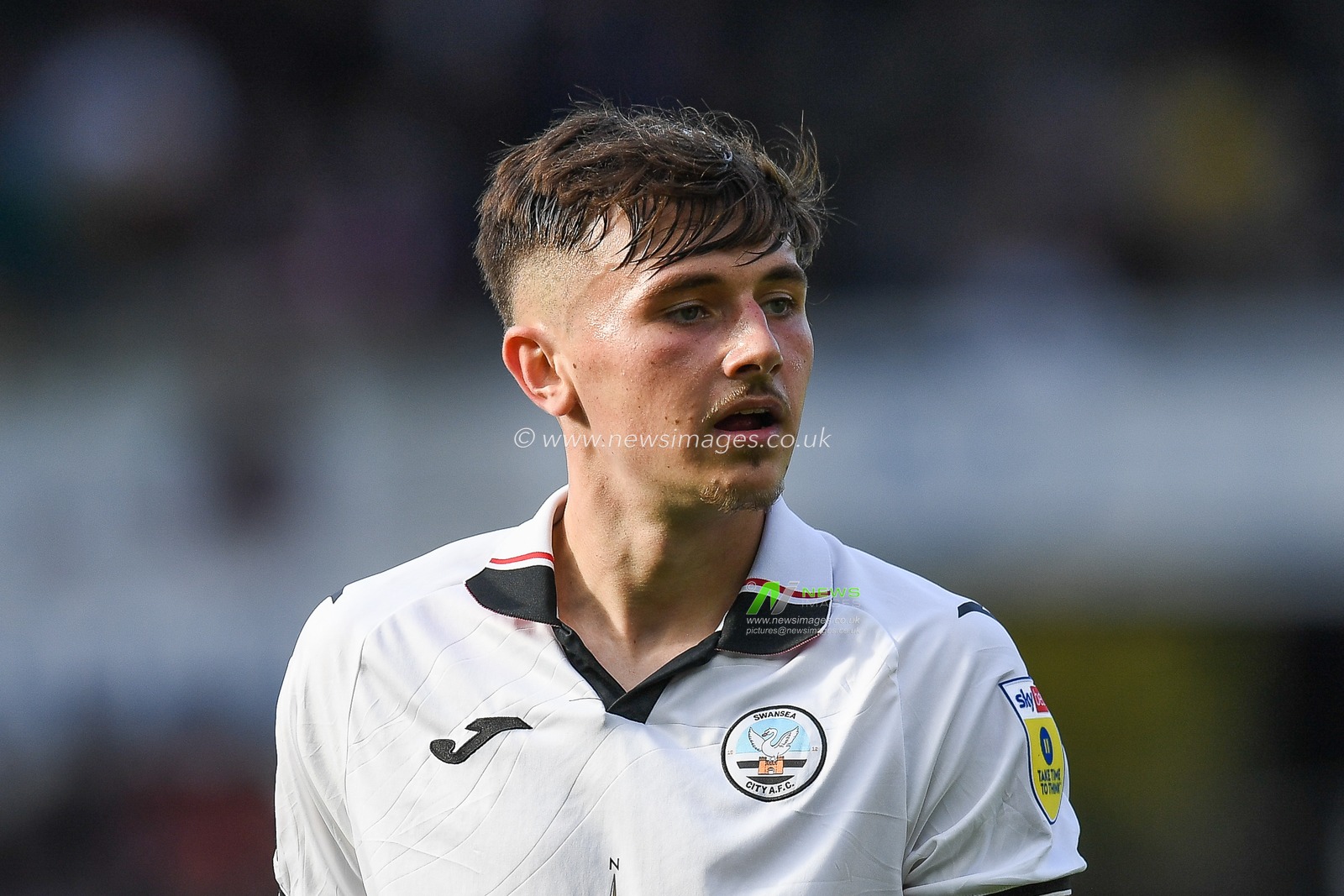 Luke Cundle #18 of Swansea City during the Sky Bet Championship match Swansea City vs Sunderland at Swansea.com Stadium, Swansea, United Kingdom, 8th October 2022

(Photo by Mike Jones/News Images)